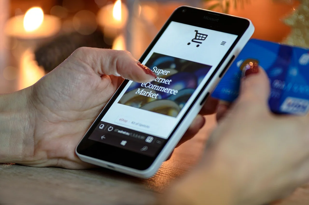 Skuteczne opakowania i etykiety reklamowe, które wyróżnią Twój e-commerce